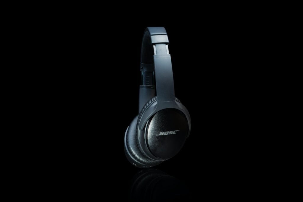 black and gray sony headphones